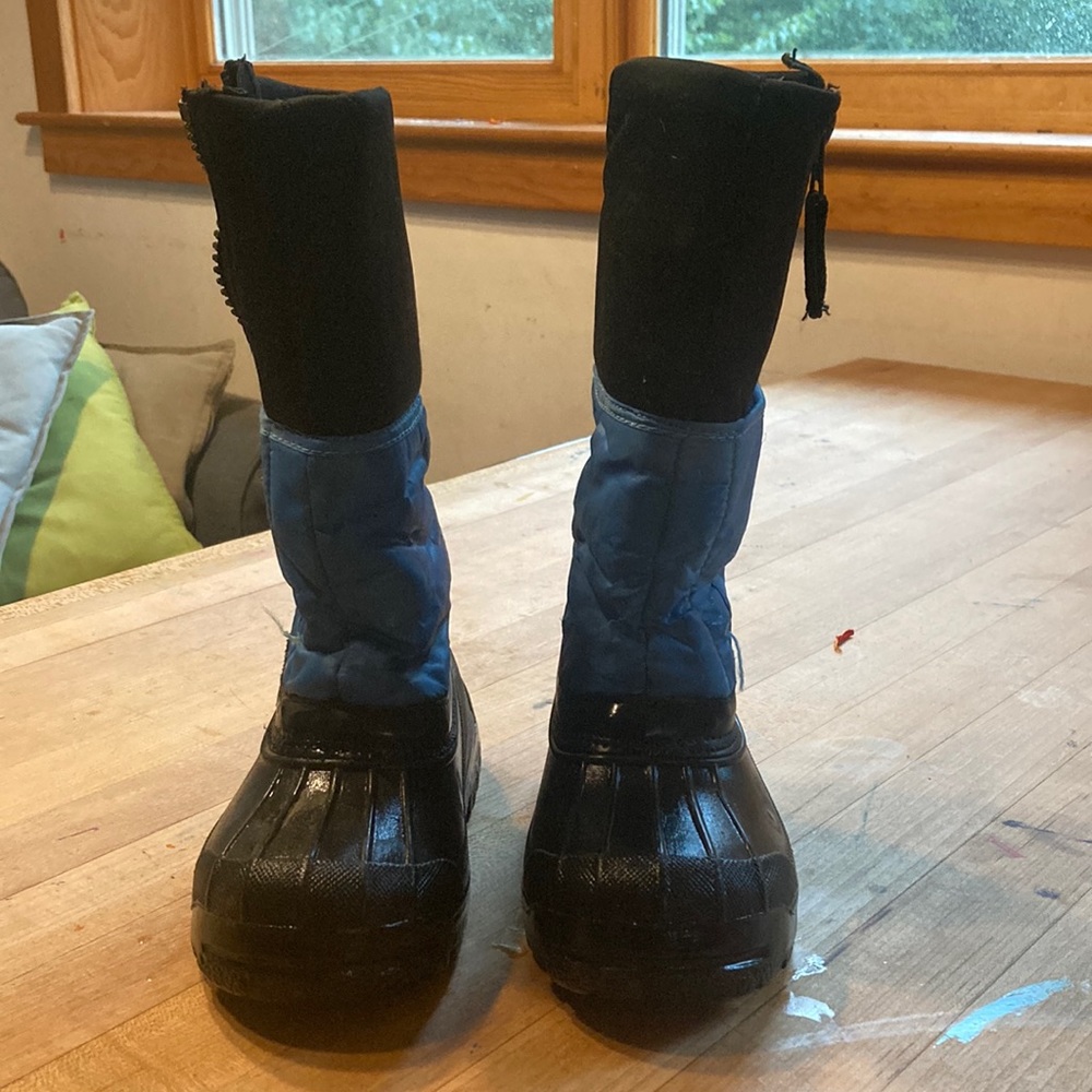 Blue snow boots